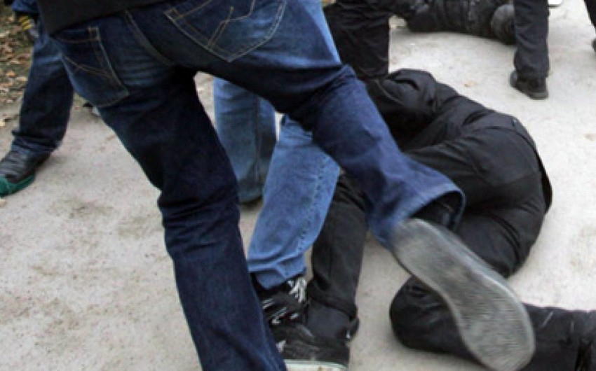 В Баку произошла массовая драка, майор полиции получил ножевое ранение