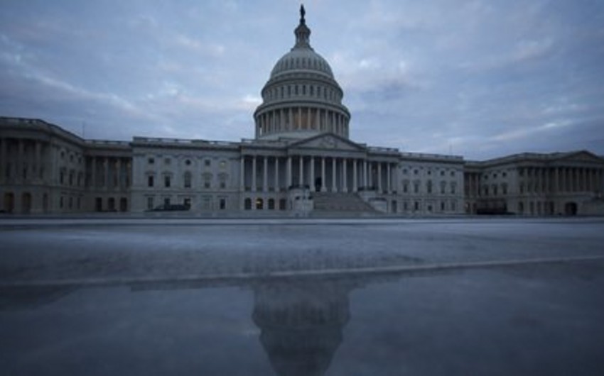 В Вашингтоне полиция оцепила здание Капитолия - ОБНОВЛЕНО