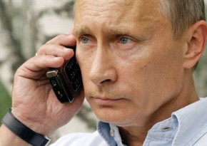 Vladimir Putin mobil telefon istifadə etmədiyini açıqlayıb