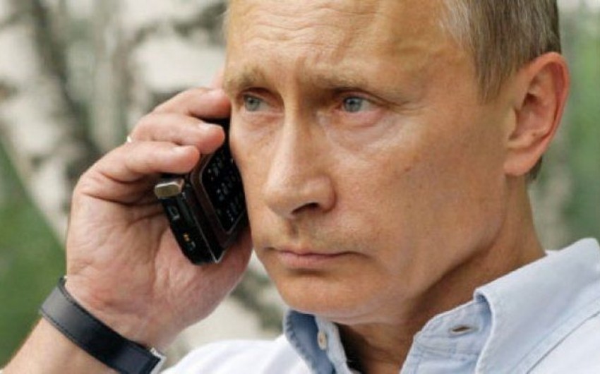 Vladimir Putin mobil telefon istifadə etmədiyini açıqlayıb