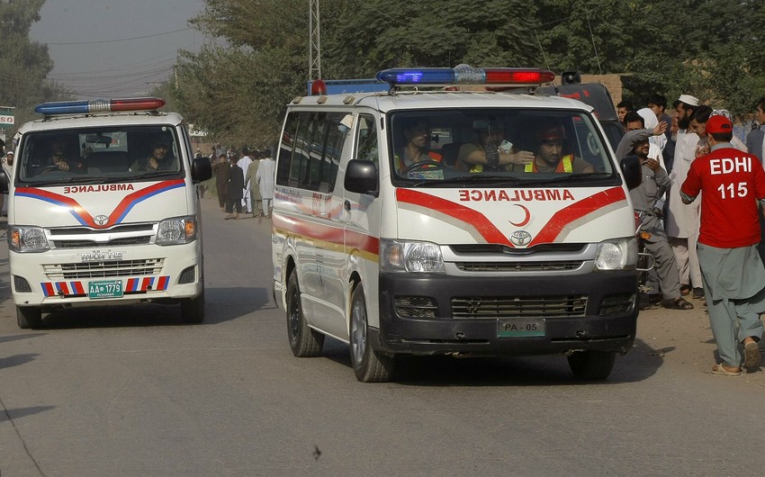 Pakistan militants raid police station to kill four, injure 28