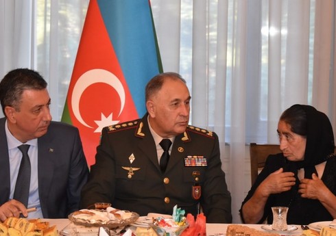 Глава Генштаба Азербайджанской армии встретился с семьями шехидов в Тбилиси