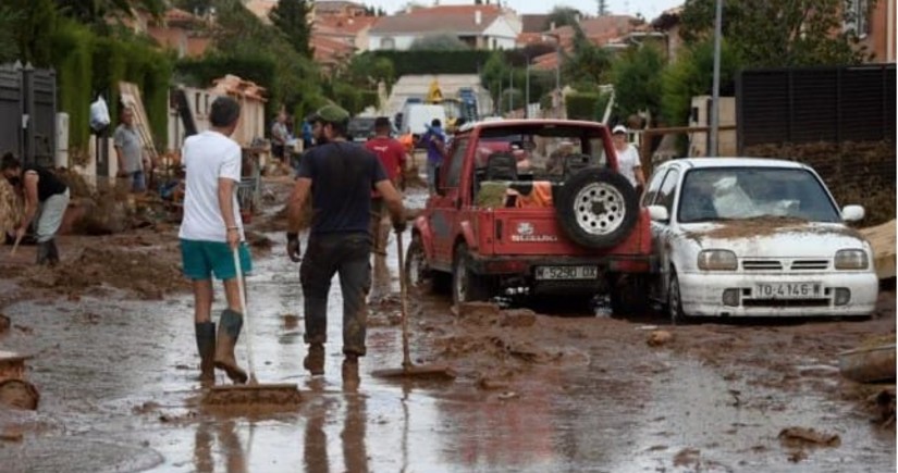 Heavy rains flood city near Madrid