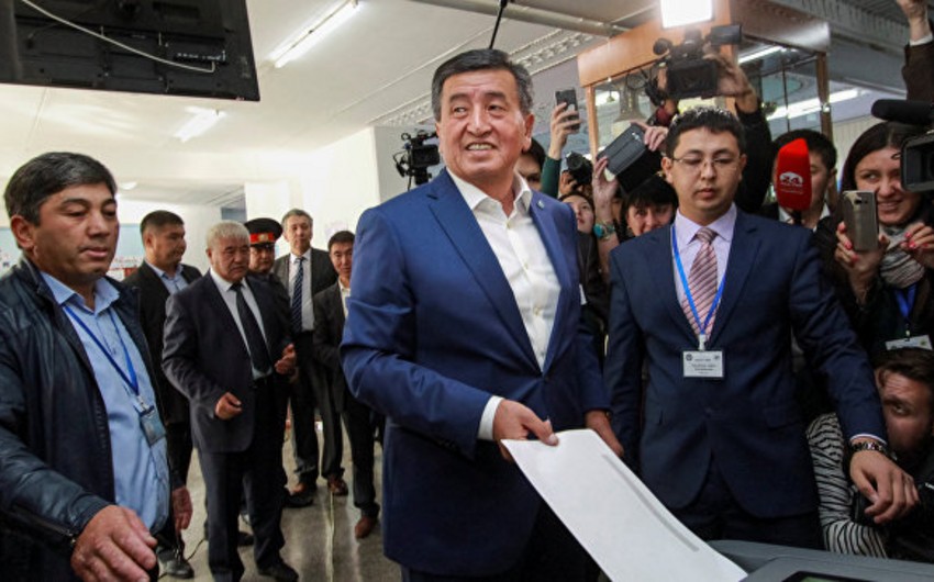 ЦИК Кыргызстана: Сооронбай Жээнбеков побеждает на президентских выборах