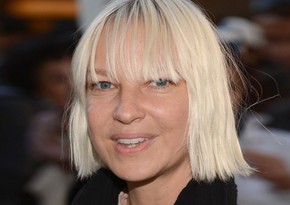 Известная певица Sia усыновила 18-летних юношей