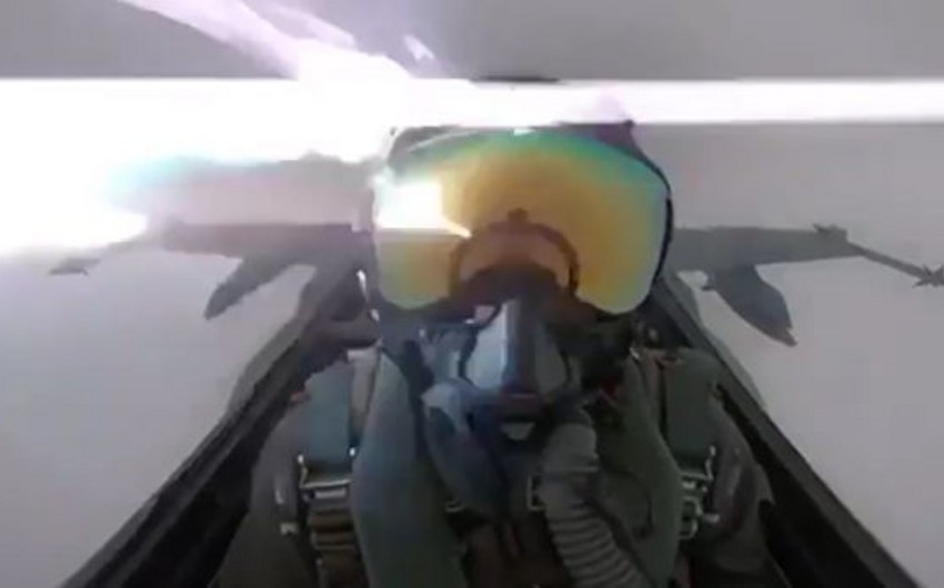 В Сети появилось видео удара молнии в F-18 - ВИДЕО