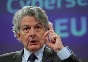 Еврокомиссар: ЕС изучает вопрос о полном отказе от поставок топлива из России