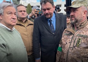 Генсек ООН приехал в освобожденный поселок Украины 