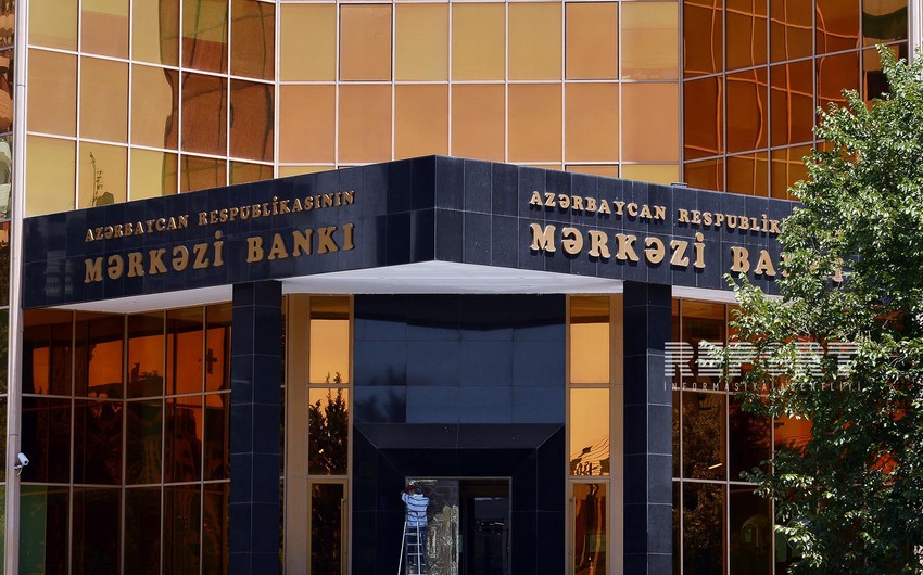 ​Центробанк Азербайджана увеличил объем продажи валюты коммерческим банкам