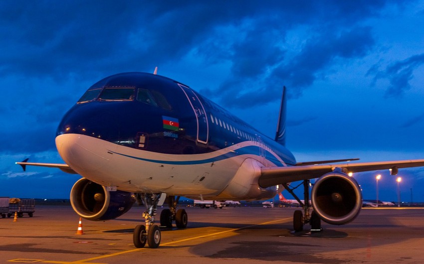 Самолет AZAL, летевший в Нахчыван, вернулся в Баку из-за грозы