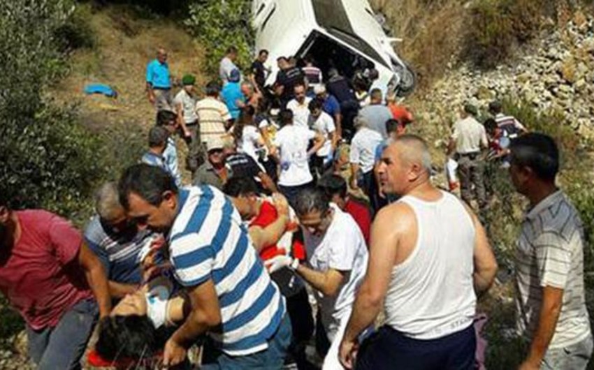 Два человека погибли в ДТП с туристическим автобусом в Анталье