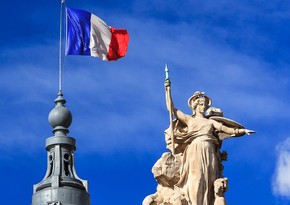 Опрос: Население Франции потеряло доверие к правительству и парламенту