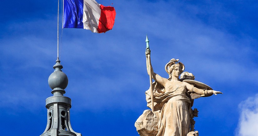 Sorğu: Fransızların əksəriyyəti hökumətə inanmır, parlamentdən narazıdır