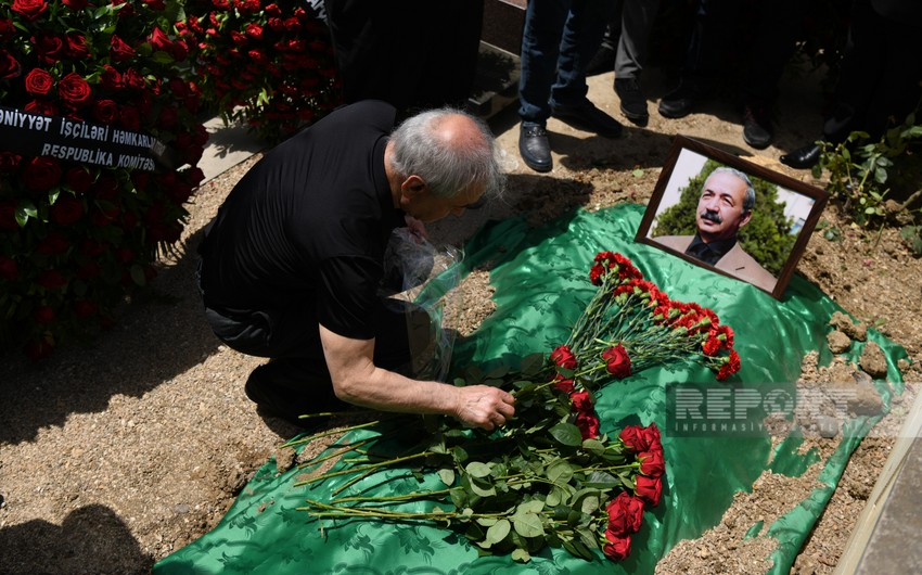 Заслуженный артист Эльхан Гасымов похоронен рядом с сыном