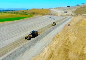 Работы на автомобильной дороге Ахмедбейли-Горадиз-Миндживан завершены на 49%