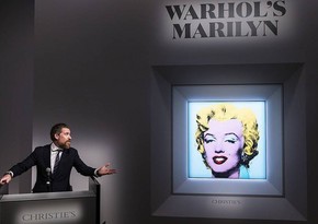 Warhol’s famed Marilyn Monroe portrait sells for record price at auction