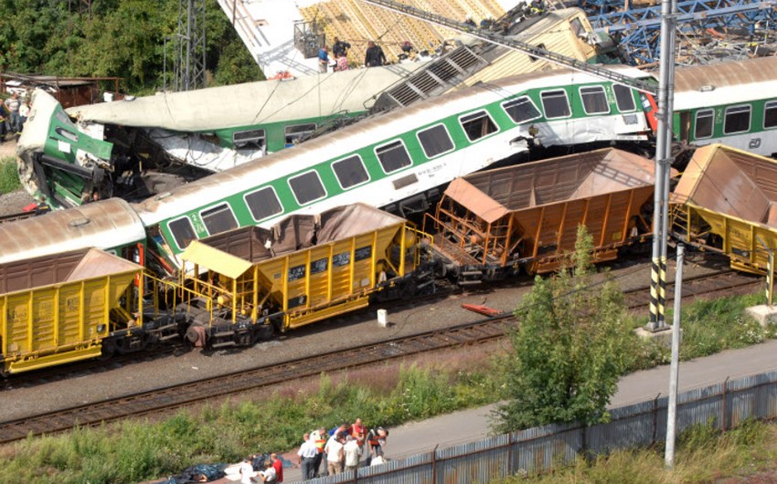 8 человек погибли, 150 получили ранения при столкновении поездов в Германии - ОБНОВЛЕНО
