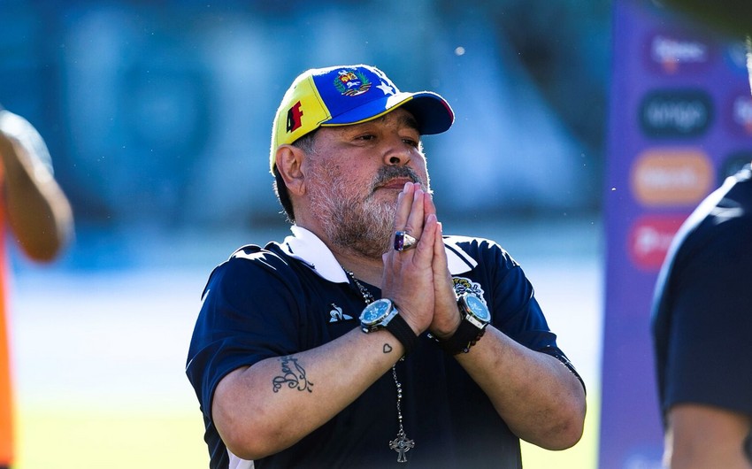 Maradonanın ölümü ilə bağlı FIFA-nın qərargahındakı bayraqlar endirildi