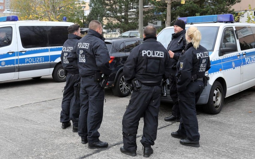 СМИ: В Германии подросток напал с ножом на одноклассников