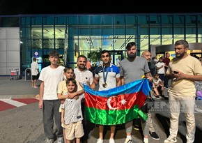 Olympic medalist greeted with Azerbaijani flag in Chisinau