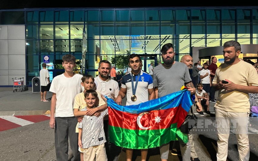 Olympic medalist greeted with Azerbaijani flag in Chisinau