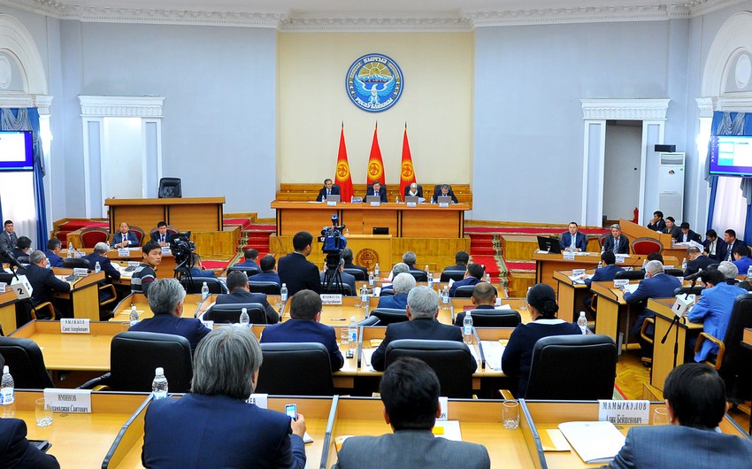В парламенте Кыргызстана не собралось кворума для отправки миротворцев в Казахстан