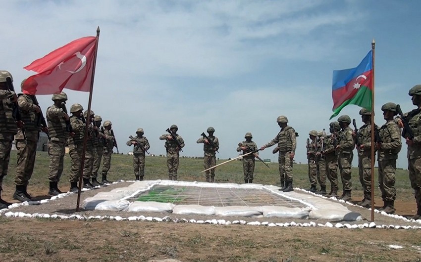 Военнослужащие Азербайджана и Турции провели совместные тактические учения 