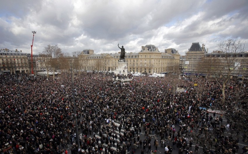 Политические деятели завершили шествие в Париже в рамках марша памяти