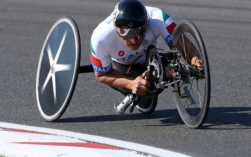 Sabiq Formula 1 pilotu paralimpiadada qızıl medal qazanıb - VİDEO