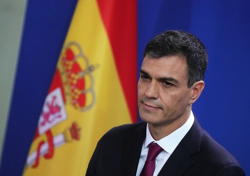 Премьер Испании призвал чиновников отказаться от галстука