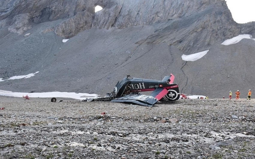 В швейцарских горах разбился самолет