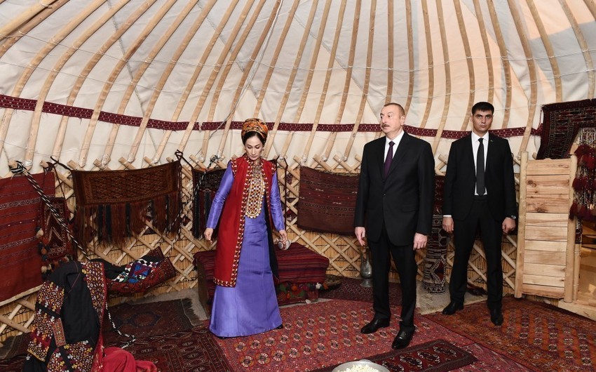 Президент Азербайджана ознакомился с Национальным музеем туркменского ковра в Ашгабаде