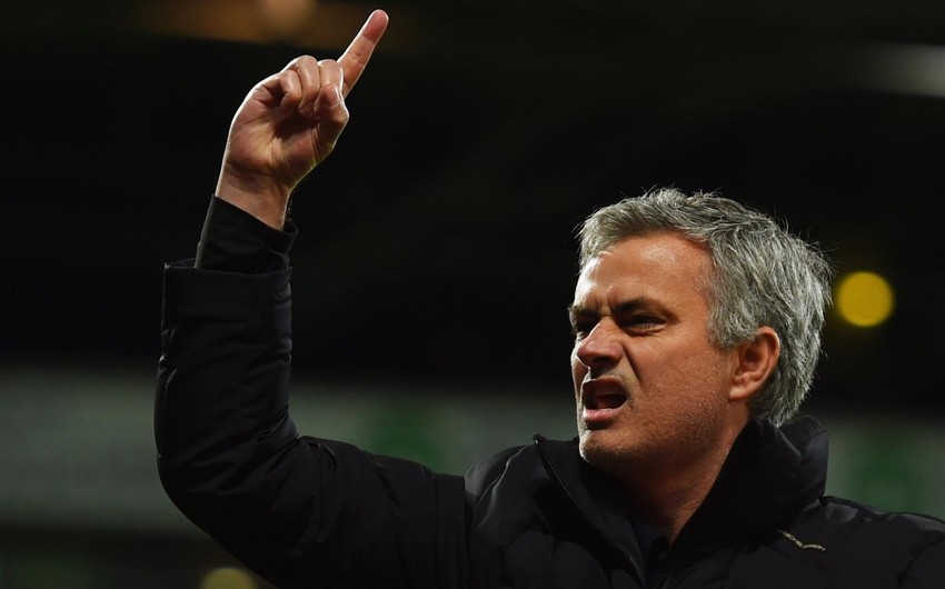 Manchester United refuse to comment on reports of Jose Mourinho talks