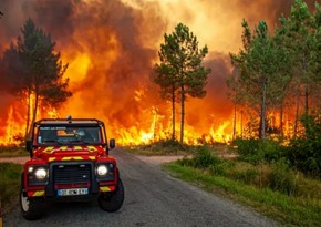 На юге Франции из-за лесных пожаров эвакуировали еще сотню человек