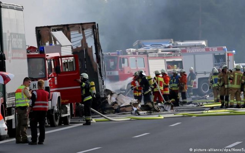 Из сгоревшего туристического автобуса в Баварии извлечены тела 18 погибших - ОБНОВЛЕНО