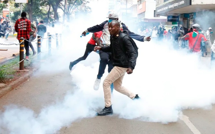 В Кении снова начались протесты, полиция применила слезоточивый газ