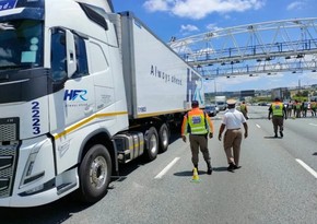 В ЮАР дальнобойщики блокировали трассу в крупнейший порт страны