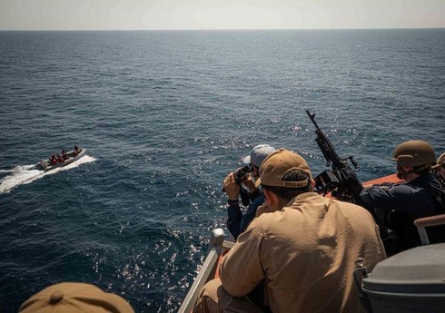 Британские ВМС сообщили о нападении на судно у берегов йеменского порта Ходейда