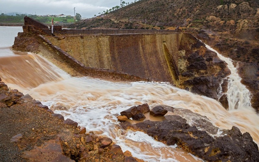 Kenya dam bursts, killing at least 42 governor Report.az