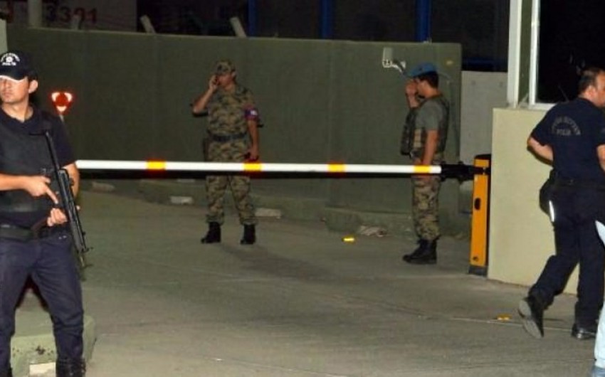​Силовики окружили турецкую военную базу Инджирлик - ФОТО