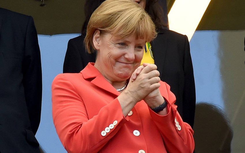 Angela Merkel Bavariya futbolçusunun peyvənd olunmamasına reaksiya verib