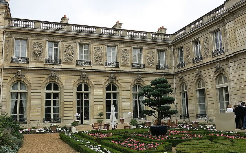 В резиденции президента Франции возбуждено уголовное дело по факту насилия