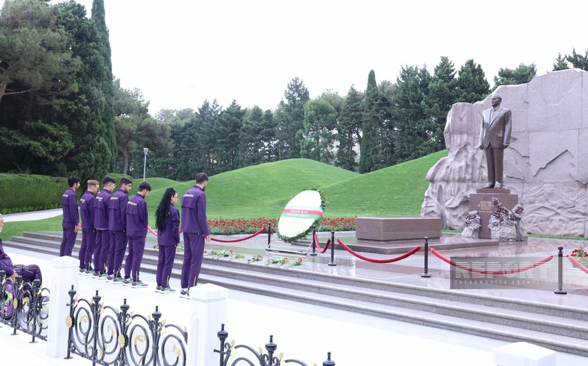 Azerbaijani paralympians visit Alley of Honor and Alley of Martyrs