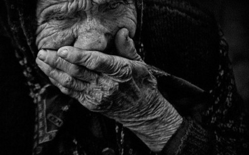83-летняя жительница Азербайджана не может покинуть Украину
