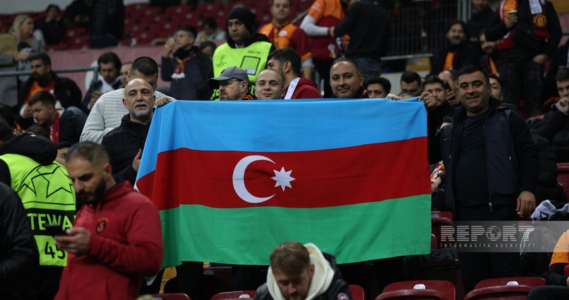 Qalatasaray - Mançester Yunayted oyununda Azərbaycan bayrağı