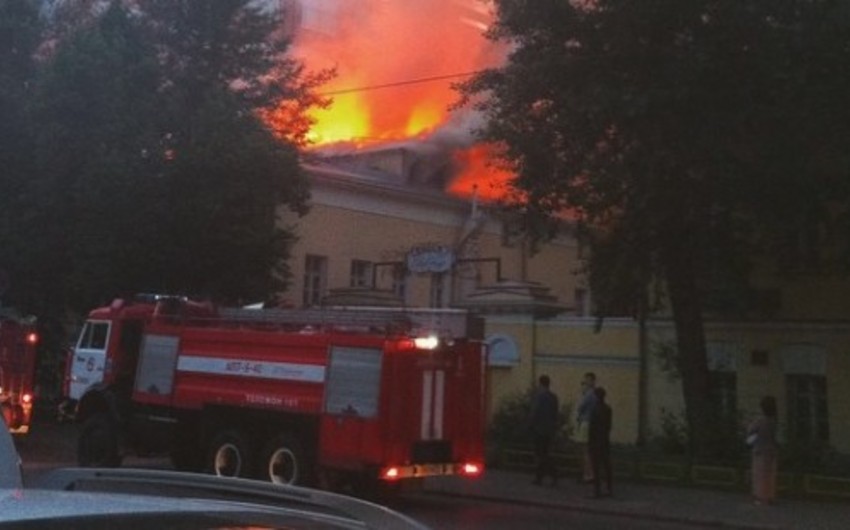 Moskvada administrasiya binası yanır