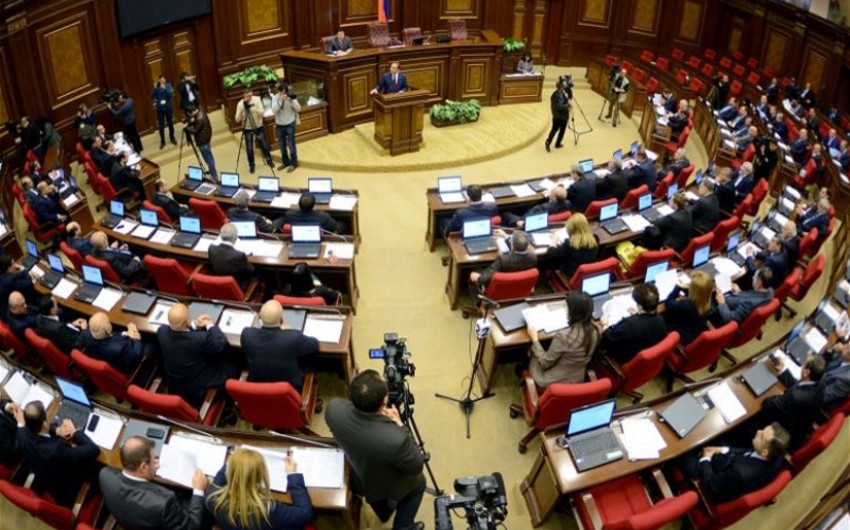 В Армении отложили процесс лишения мандата 22 оппозиционных депутатов