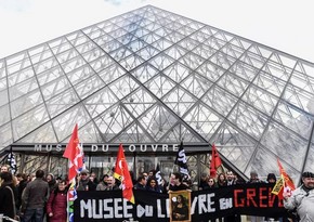 Louvre closed as employees protest against pension reform