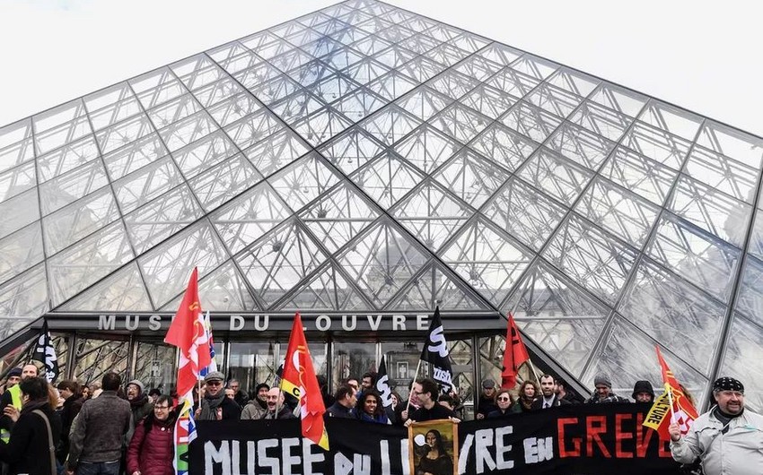 Louvre closed as employees protest against pension reform