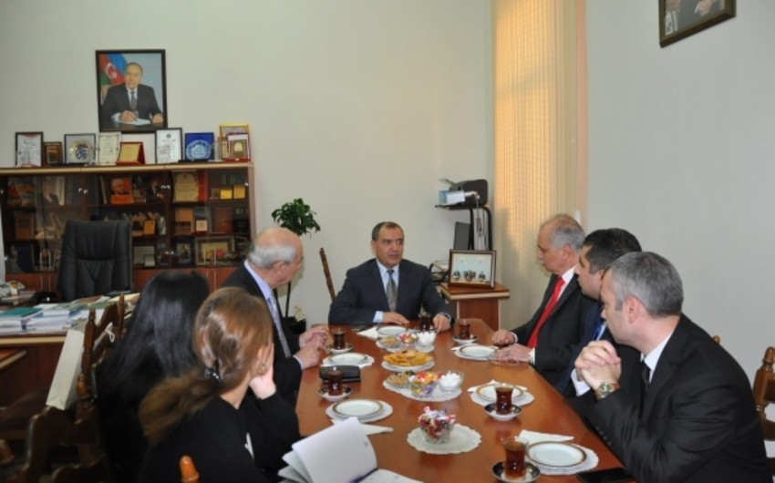 Директор Института рукописей при Лиге арабских стран посетил Азербайджанскую национальную библиотеку
